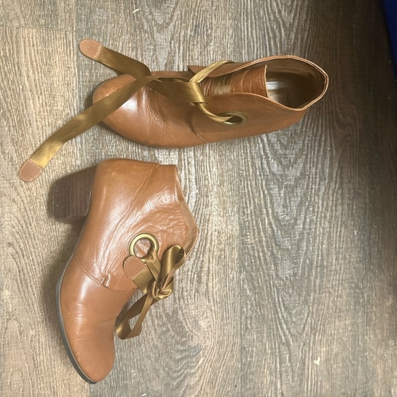 Django and Juliette GUCsize 7.5 (38) ribbon lace up Tan Ankle Boots luxury brand - Picture 3 of 16